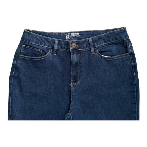 NO BOUNDARIES Womens Size 17 Mid Rise Stretch Boot Cut Blue Jeans 31" Inseam - Picture 4 of 5